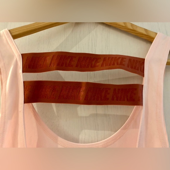 BNWT Nike Dryfit Women's Light Pink Lightweight Tank Top - XS - Picture 4 of 7